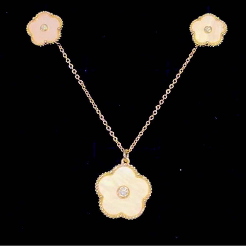 CREAM MOTHER OF PEARL CLOVER SET NECKLACE AND EARRINGS 14K GOLD PLATED